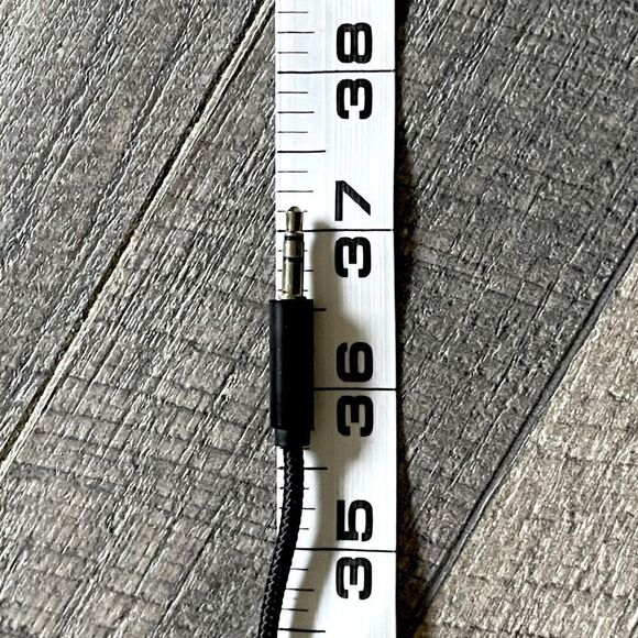 NWT! Black, 3.5mm Male-to-Female Audio Cable. 27-Inches Total Length. - Picture 3 of 3